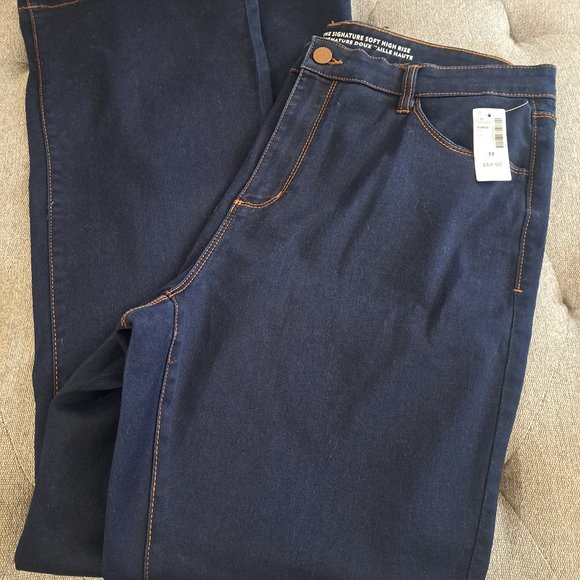 The Signature Soft High Rise Boot Cut jean - Picture 5 of 5